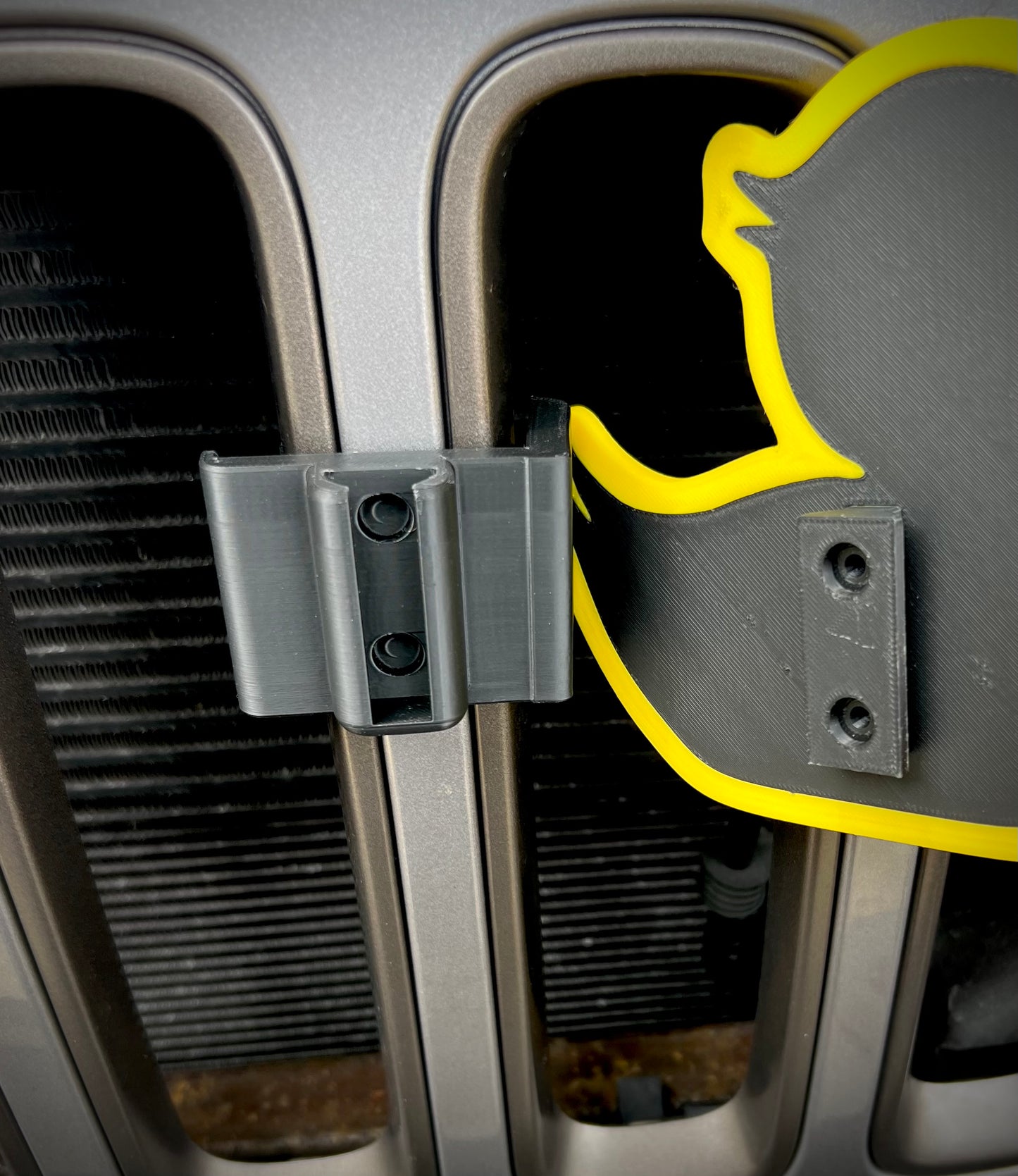 Grille Emblem + Grille Clamp for Jeep