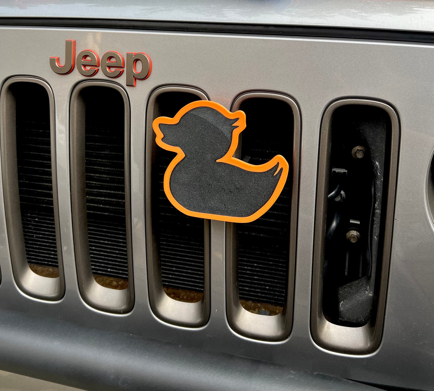 Grille Emblem + Grille Clamp for Jeep