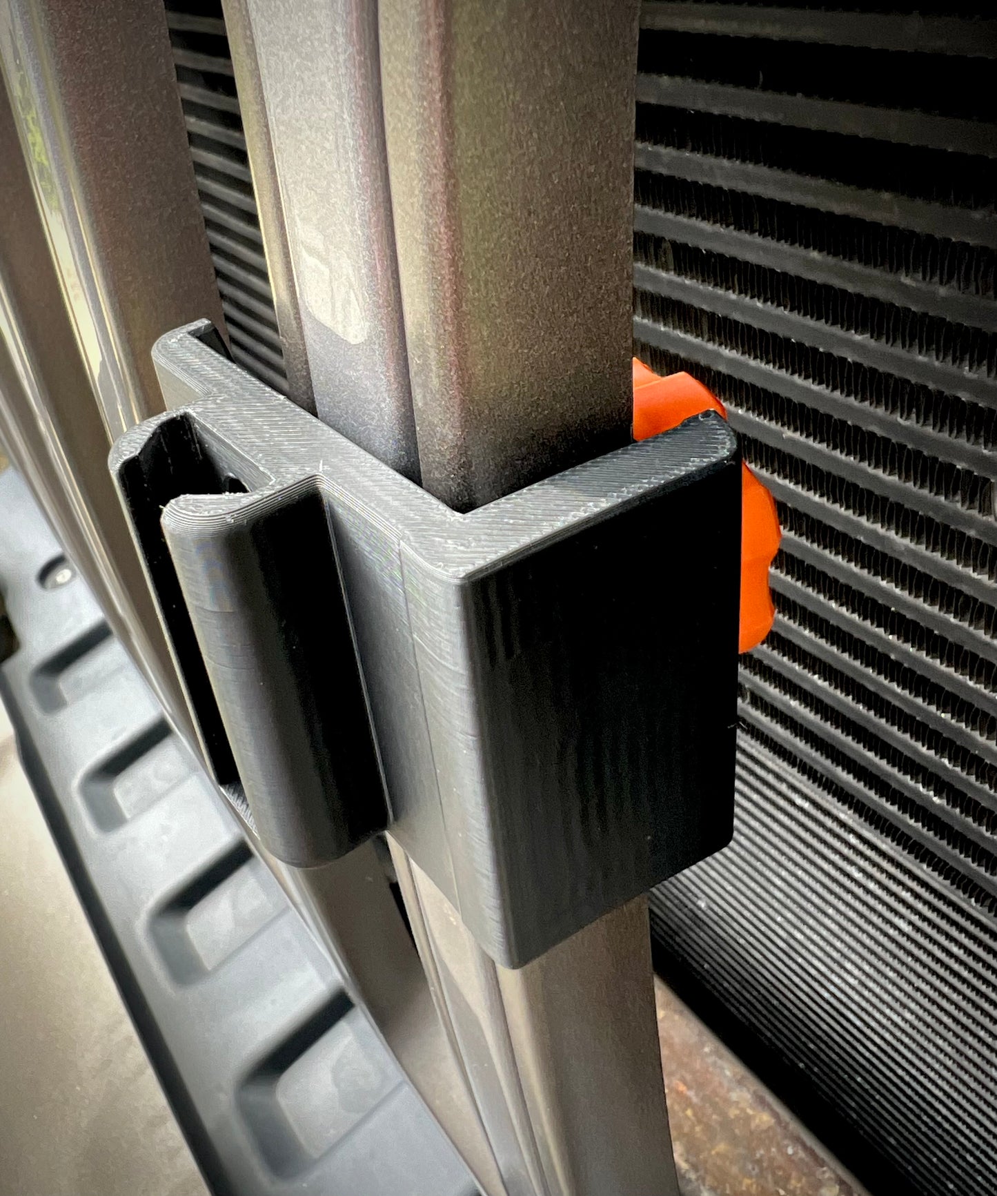 Grille Emblem + Grille Clamp for Jeep
