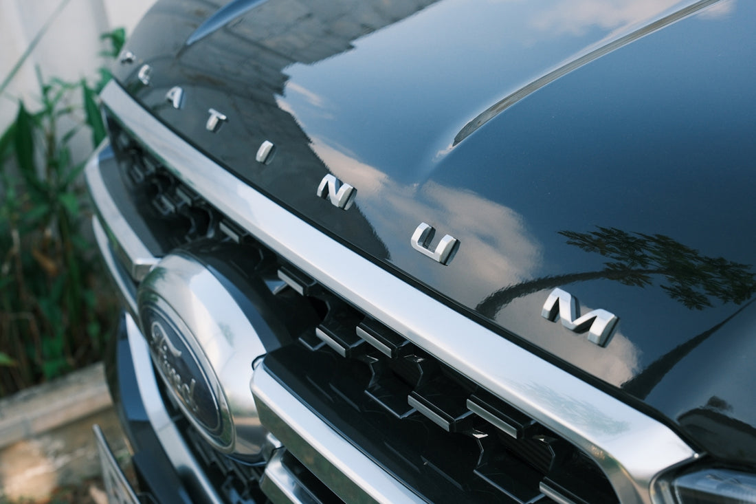 The car's grille shows platinum in silver letters.
