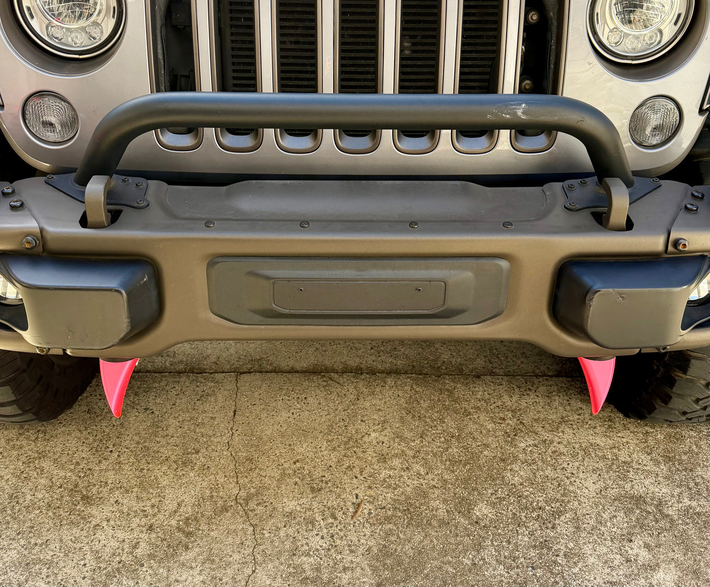 Bumper Fangs - Magnetic Teeth for your Bumper (set of 2)