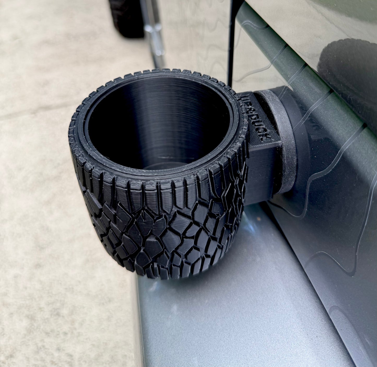 Tire Roost™ Magnetic Drink Dock