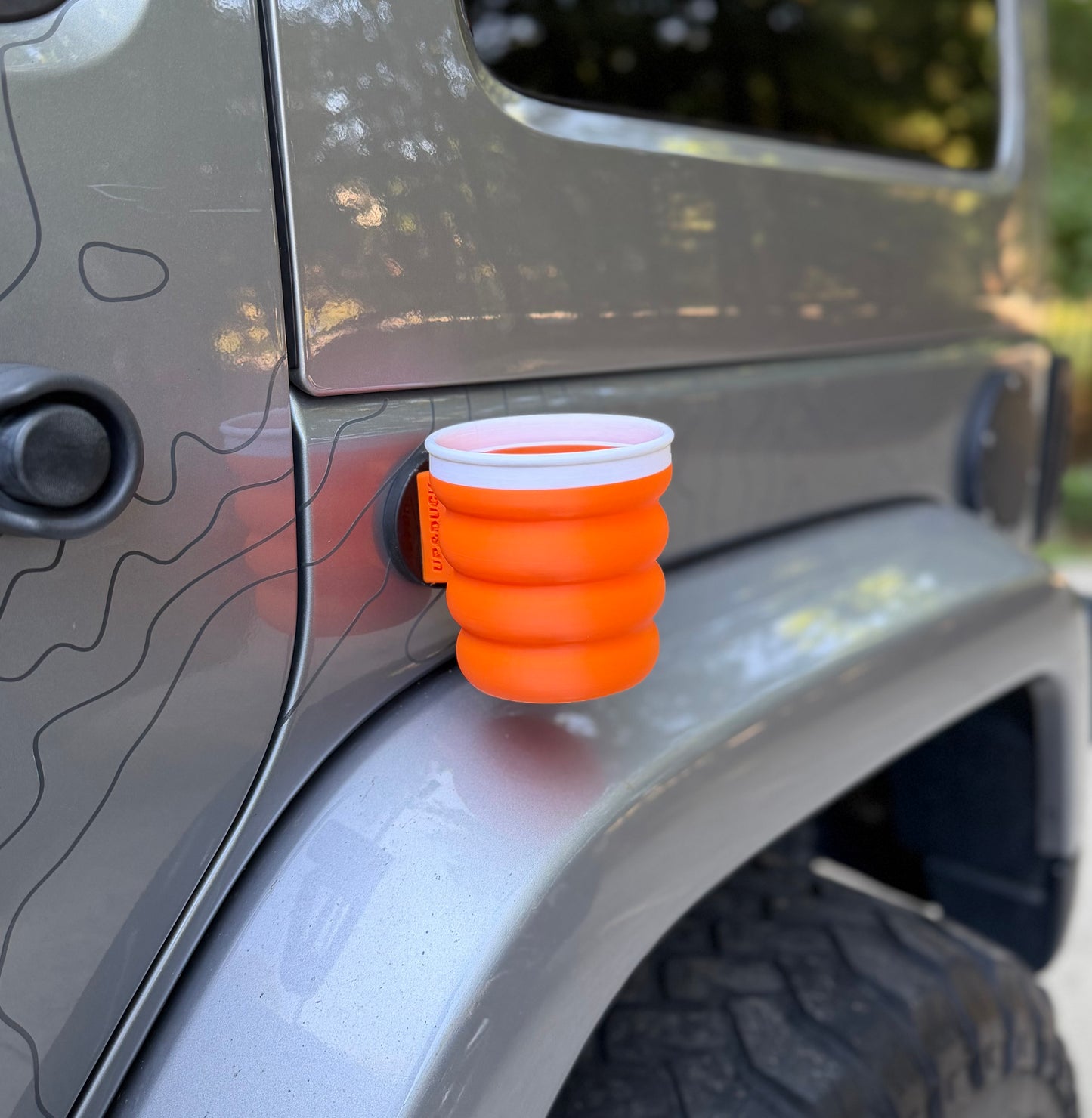Backyard Pool Roost™ Magnetic Drink Dock