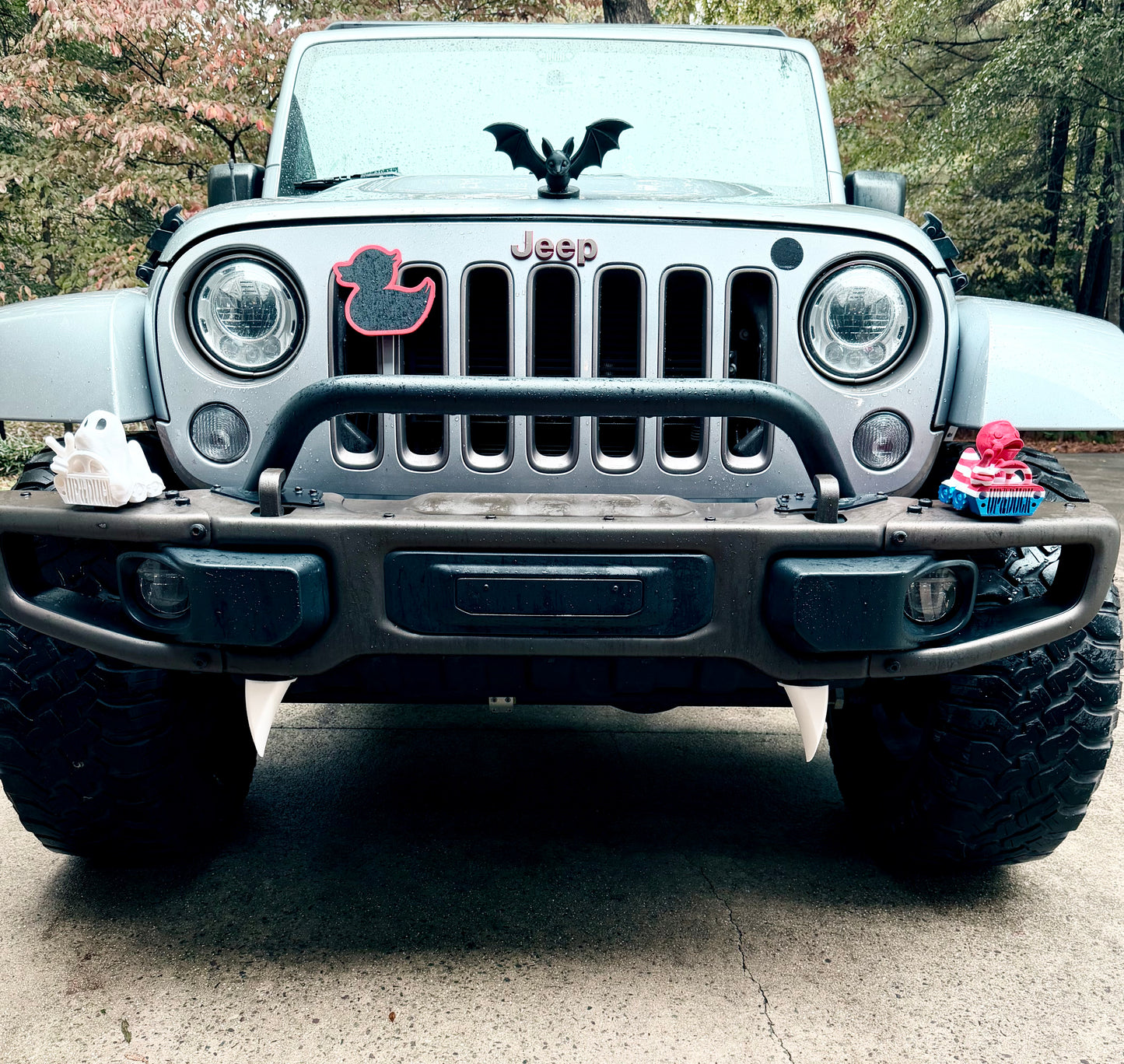 Bumper Fangs - Magnetic Teeth for your Bumper (set of 2)